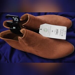 Time and Tru Women's Brown Ankle Booties Soft And Small Heel Cute  Nwt